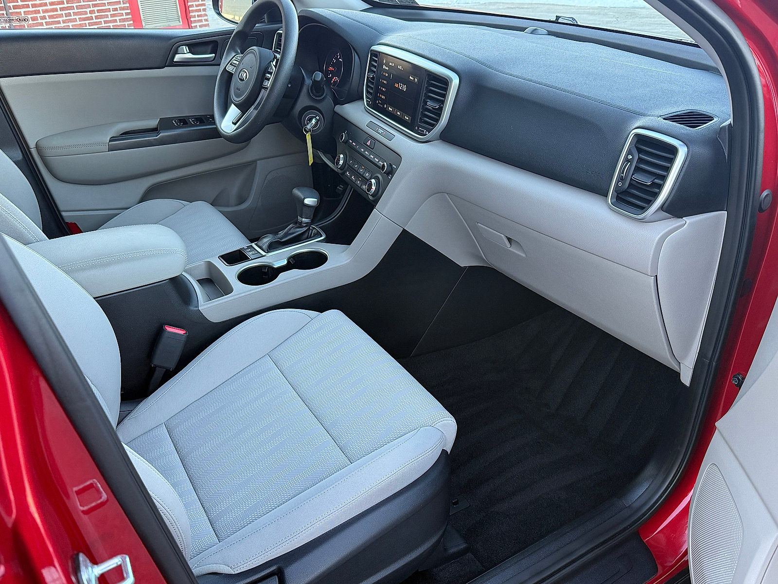 Used 2022 Kia Sportage LX image 34