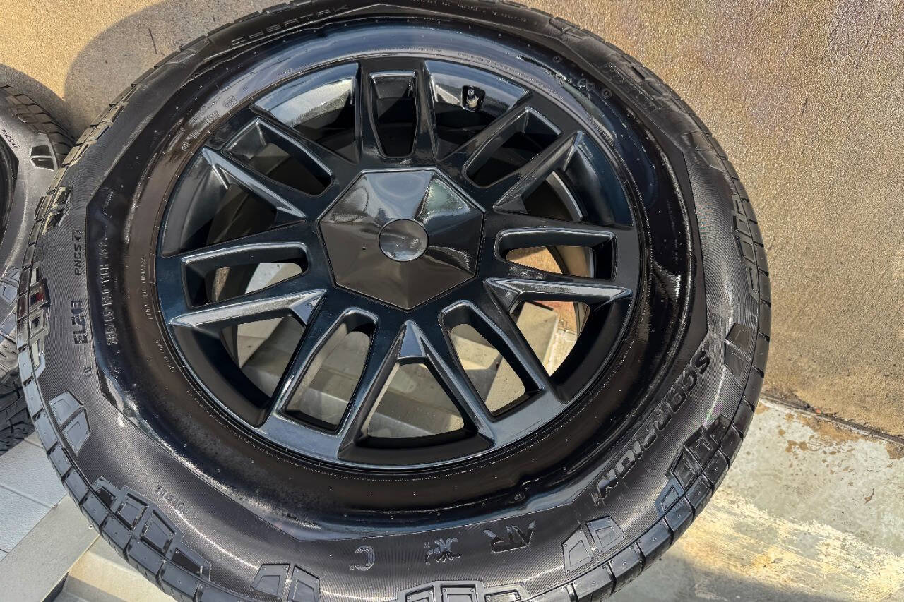 Used 2024 Tesla Cybertruck AWD Crew Cab image 35