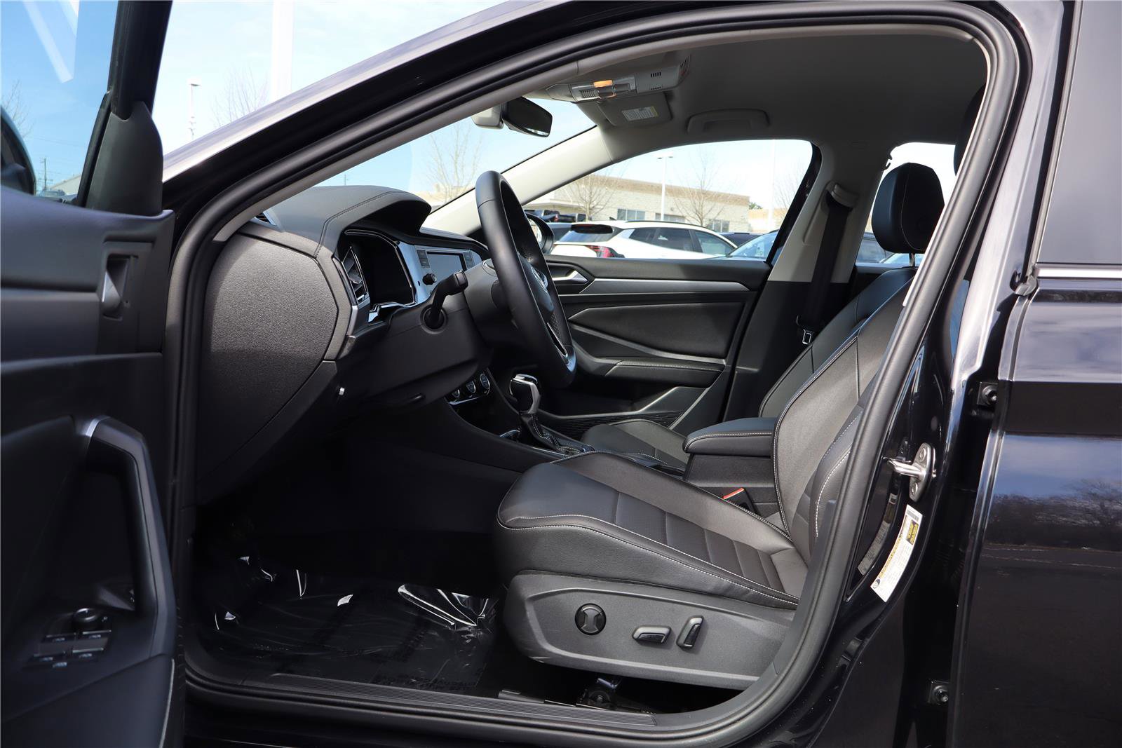 Certified 2023 Volkswagen Jetta SE image 14