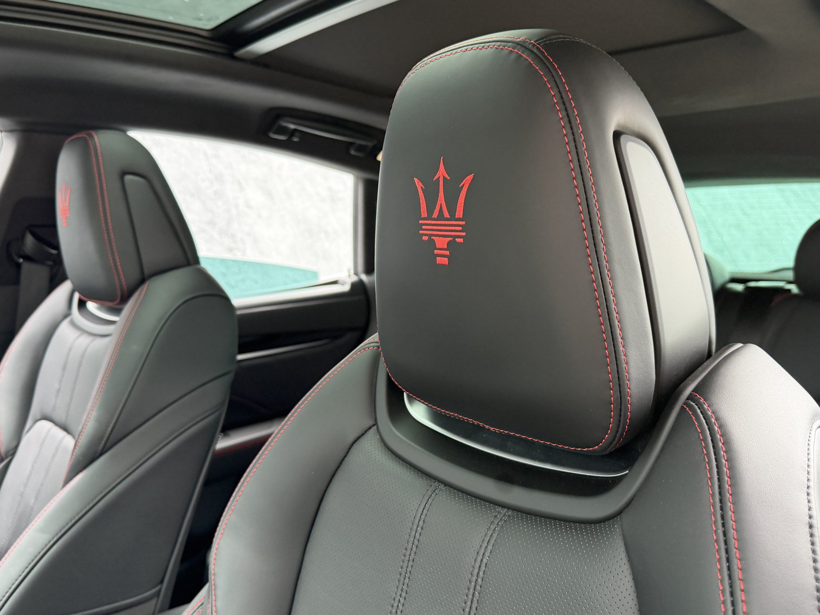 Used 2024 Maserati Levante GT Ultima AWD/4WD image 31