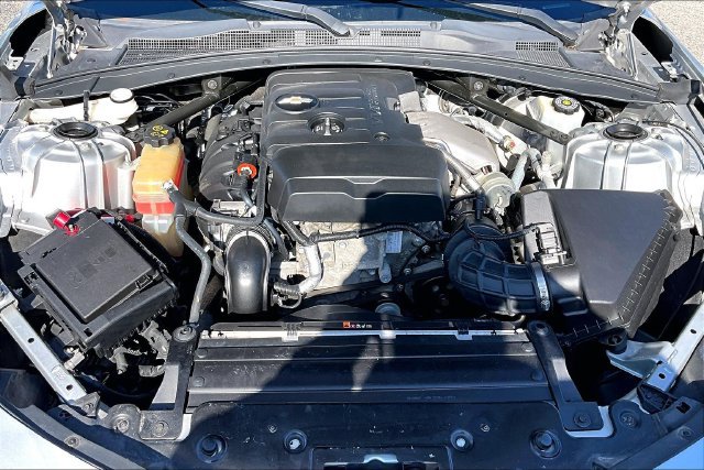 Used 2018 Chevrolet Camaro LT RWD image 27