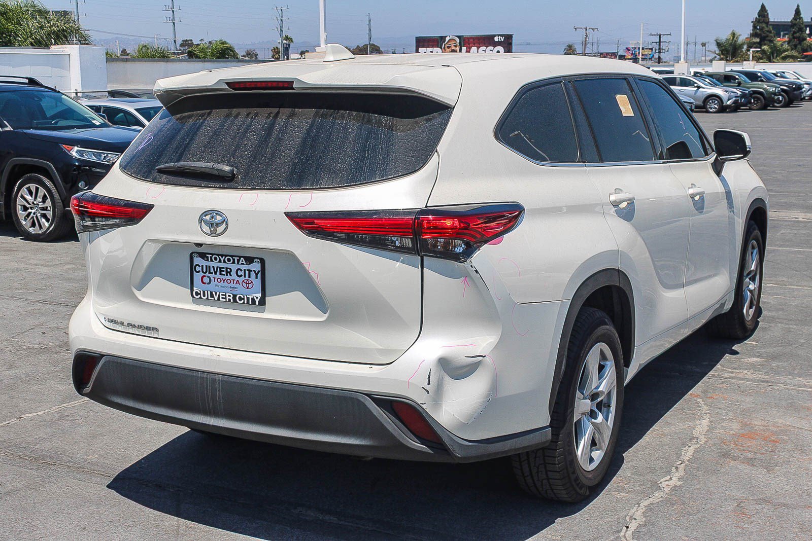 Used 2021 Toyota Highlander L FWD image 14