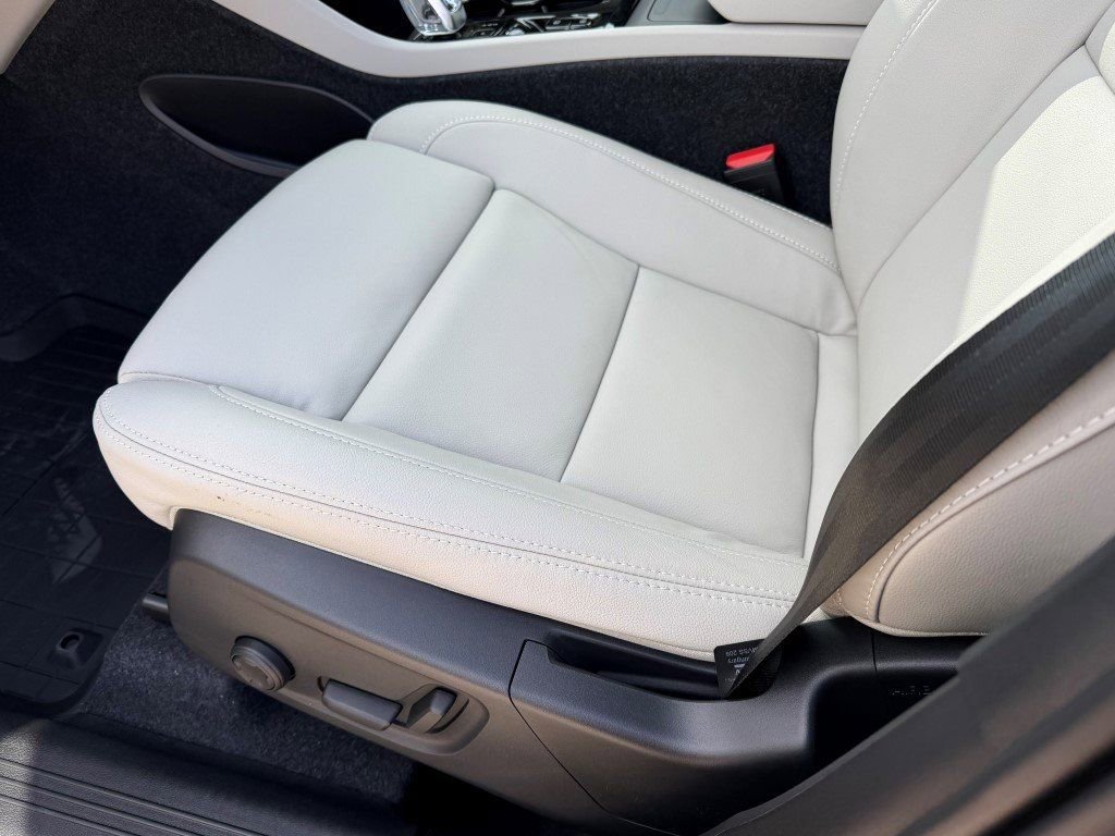 New 2026 Volvo XC40 B5 Ultra w/ Protection Package Premier image 19