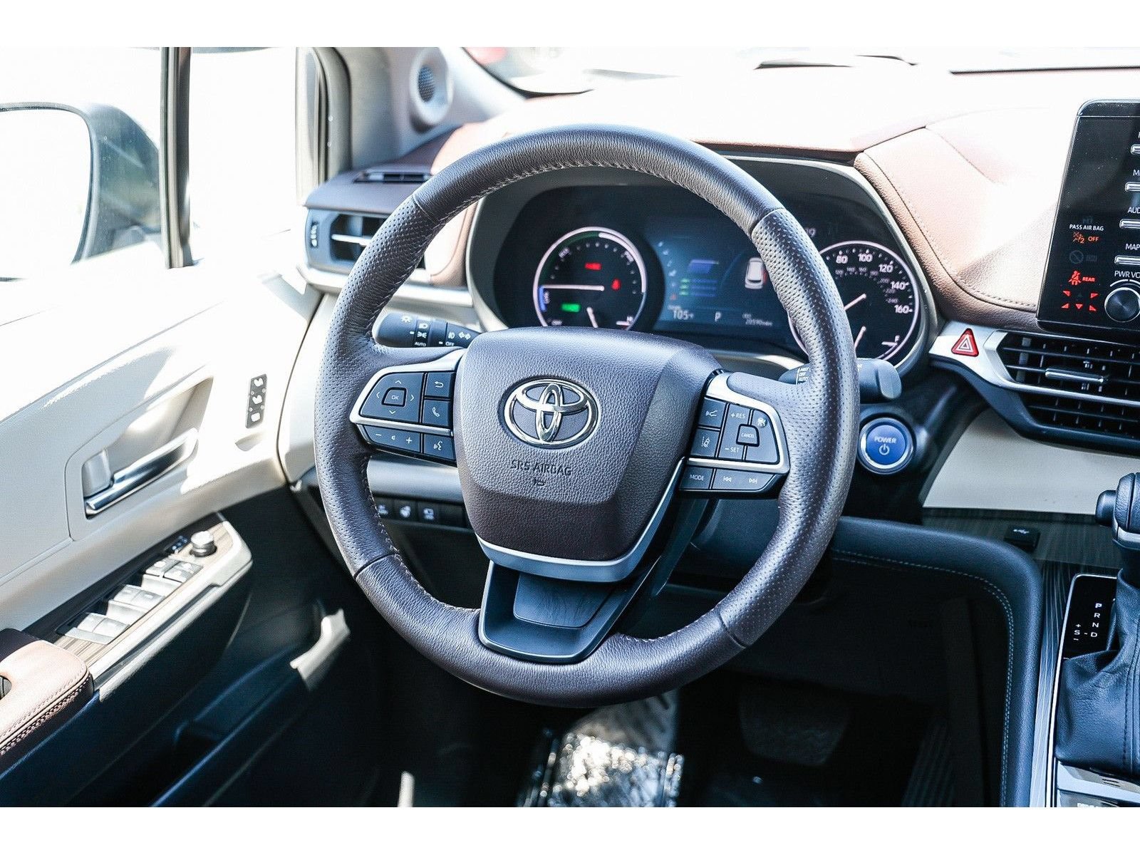 Used 2024 Toyota Sienna Platinum FWD image 14