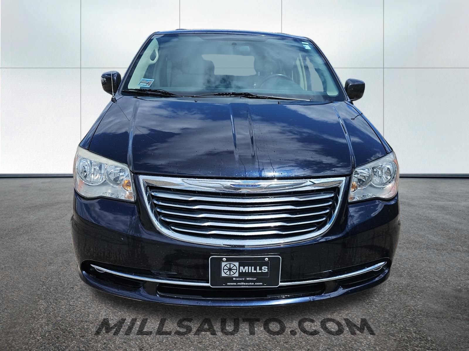 Used 2011 Chrysler Town & Country Touring FWD image 2