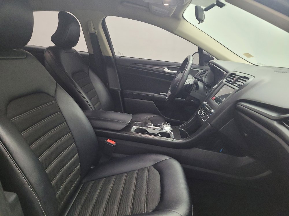 Used 2018 Ford Fusion SE w/ Equipment Group 201A FWD image 21