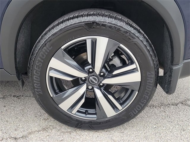 Used 2025 Nissan Rogue SL image 5