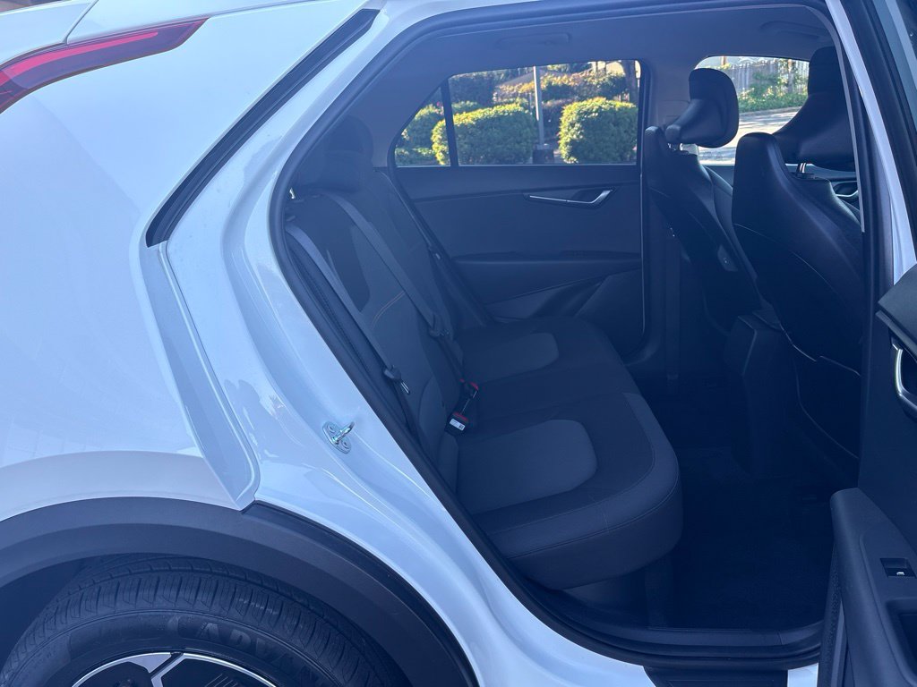 Used 2025 Kia Niro LX FWD image 26