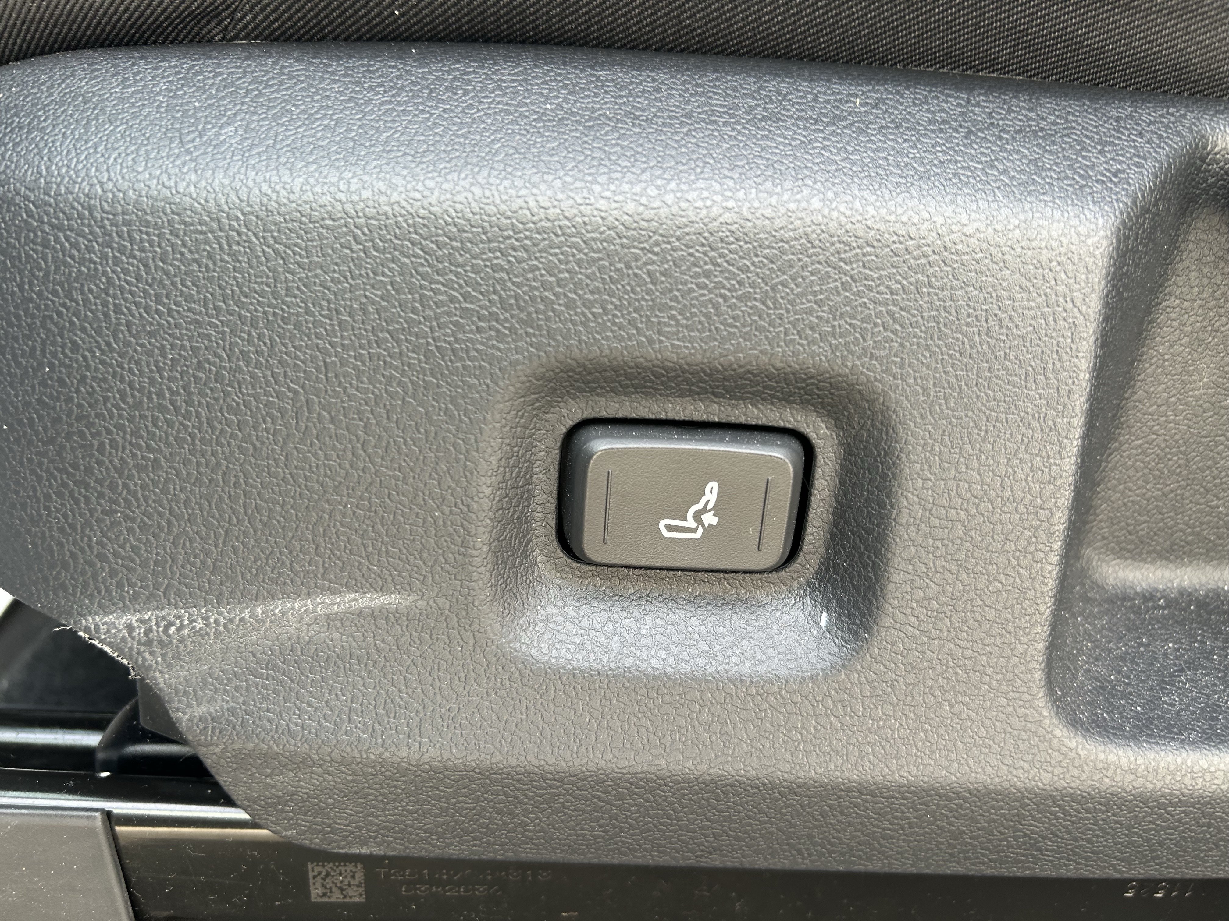 Certified 2025 Toyota Tacoma SR5 AWD/4WD image 14