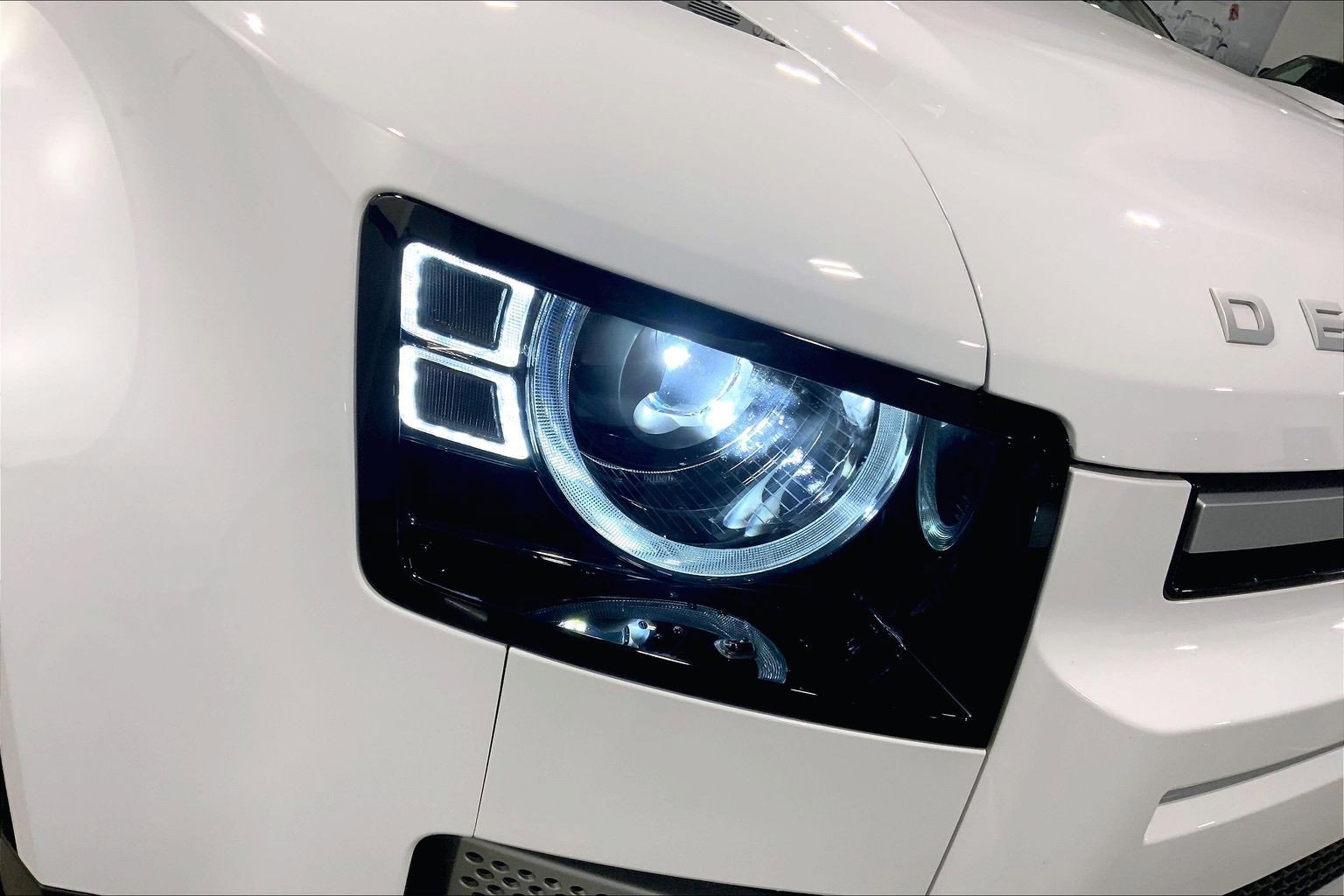 Used 2024 Land Rover Defender 110 S image 27