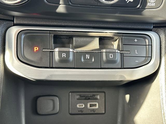 Used 2023 GMC Acadia SLT image 16