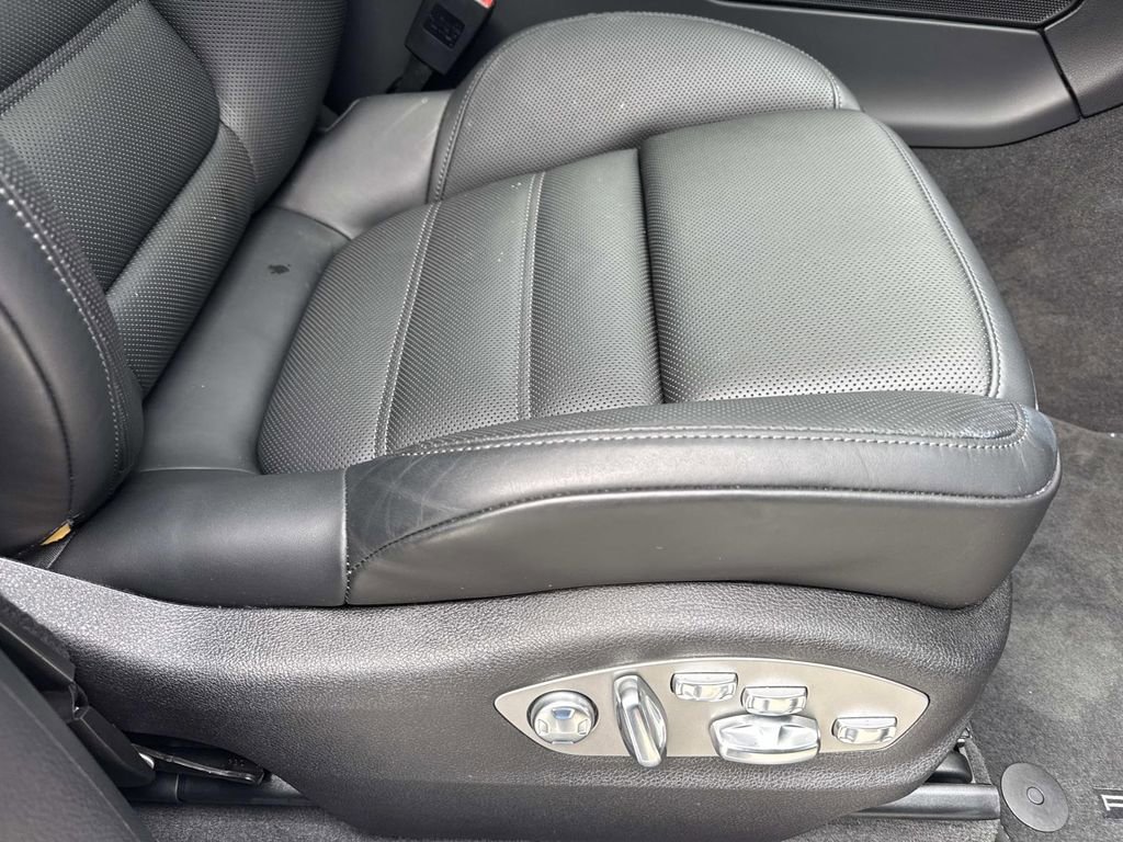 Certified 2025 Porsche Macan image 17