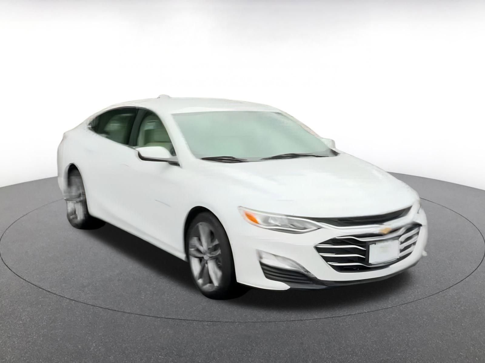 Used 2024 Chevrolet Malibu LT image 3