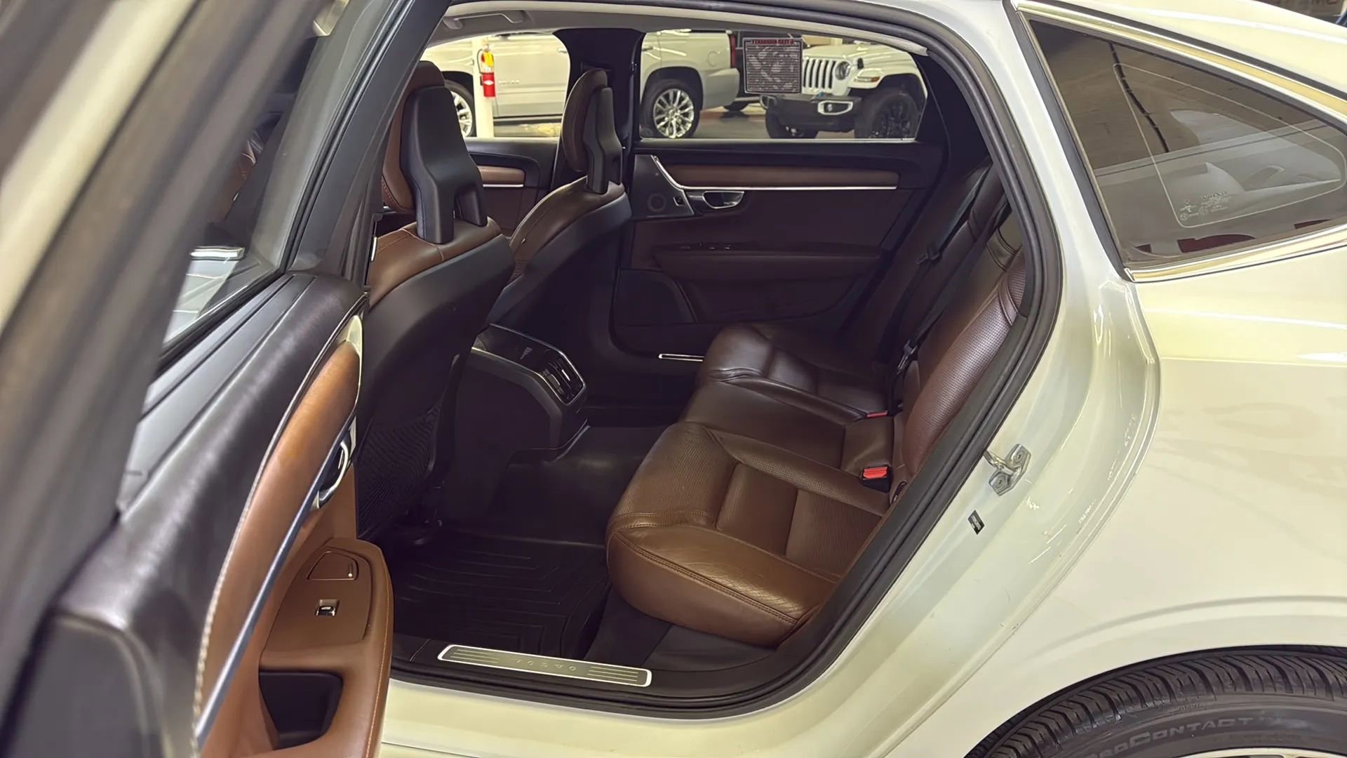 Used 2018 Volvo S90 T6 Inscription image 25