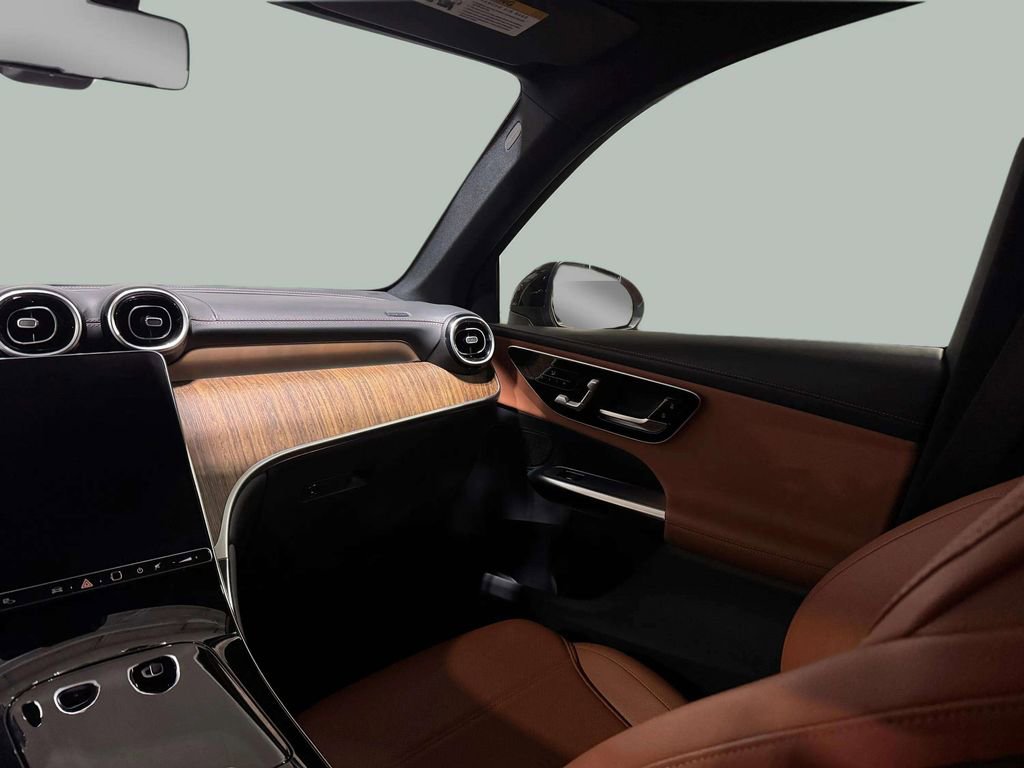 Used 2024 Mercedes-Benz GLC 300 4MATIC image 19