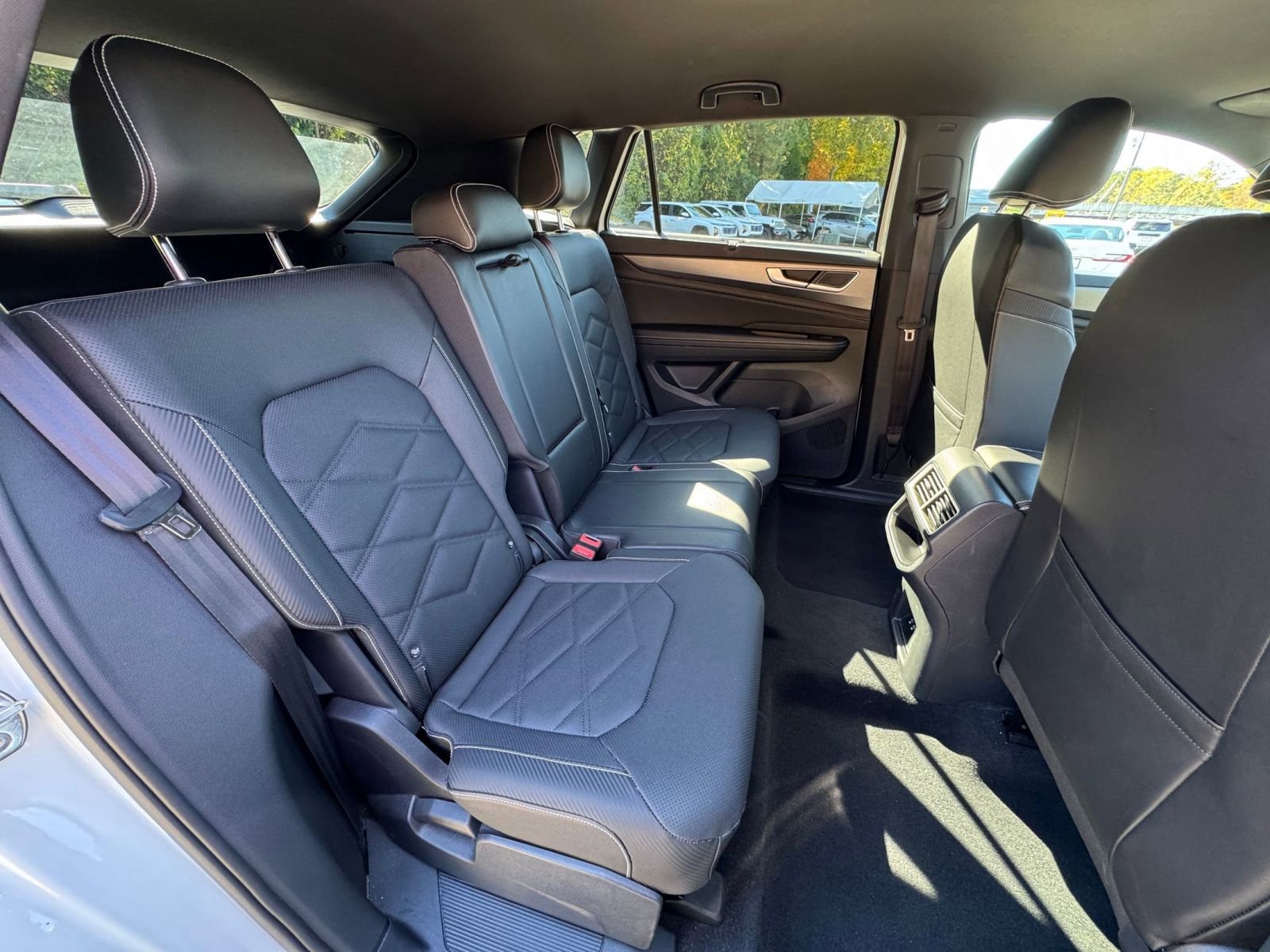 Used 2025 Volkswagen Atlas Cross Sport SE image 34