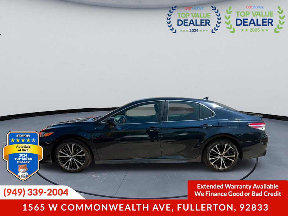 Used 2020 Toyota Camry SE FWD image 2