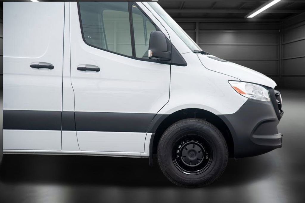 Used 2025 Mercedes-Benz Sprinter 2500 image 9