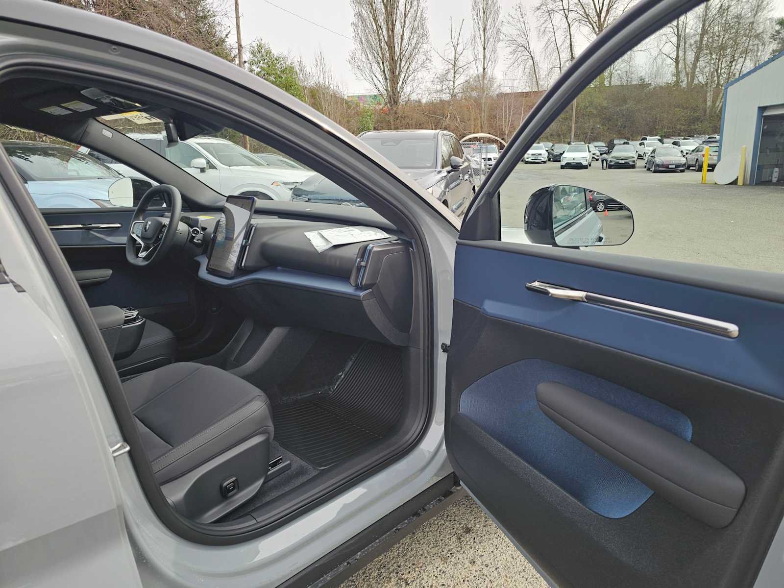 New 2026 Volvo EX30 Cross Country Ultra w/ Protection Package Premier AWD/4WD image 12