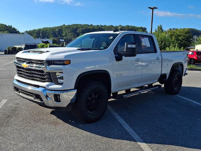 Used 2025 Chevrolet Silverado 2500 LT w/ Convenience Package AWD/4WD image 3