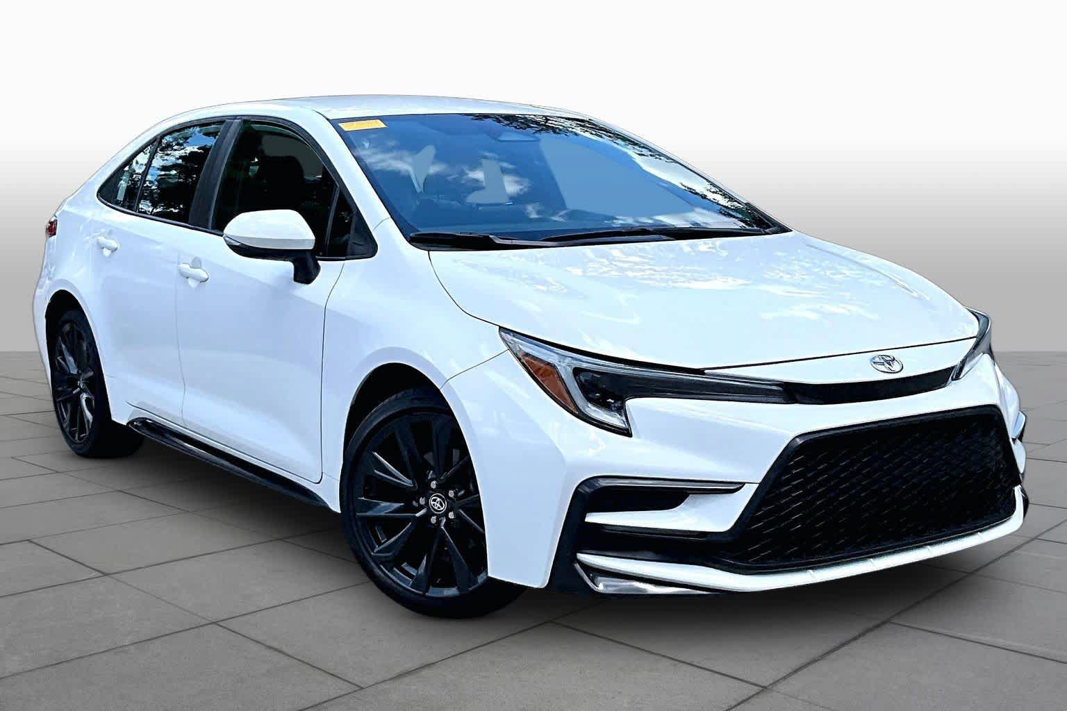 Used 2024 Toyota Corolla SE FWD image 3