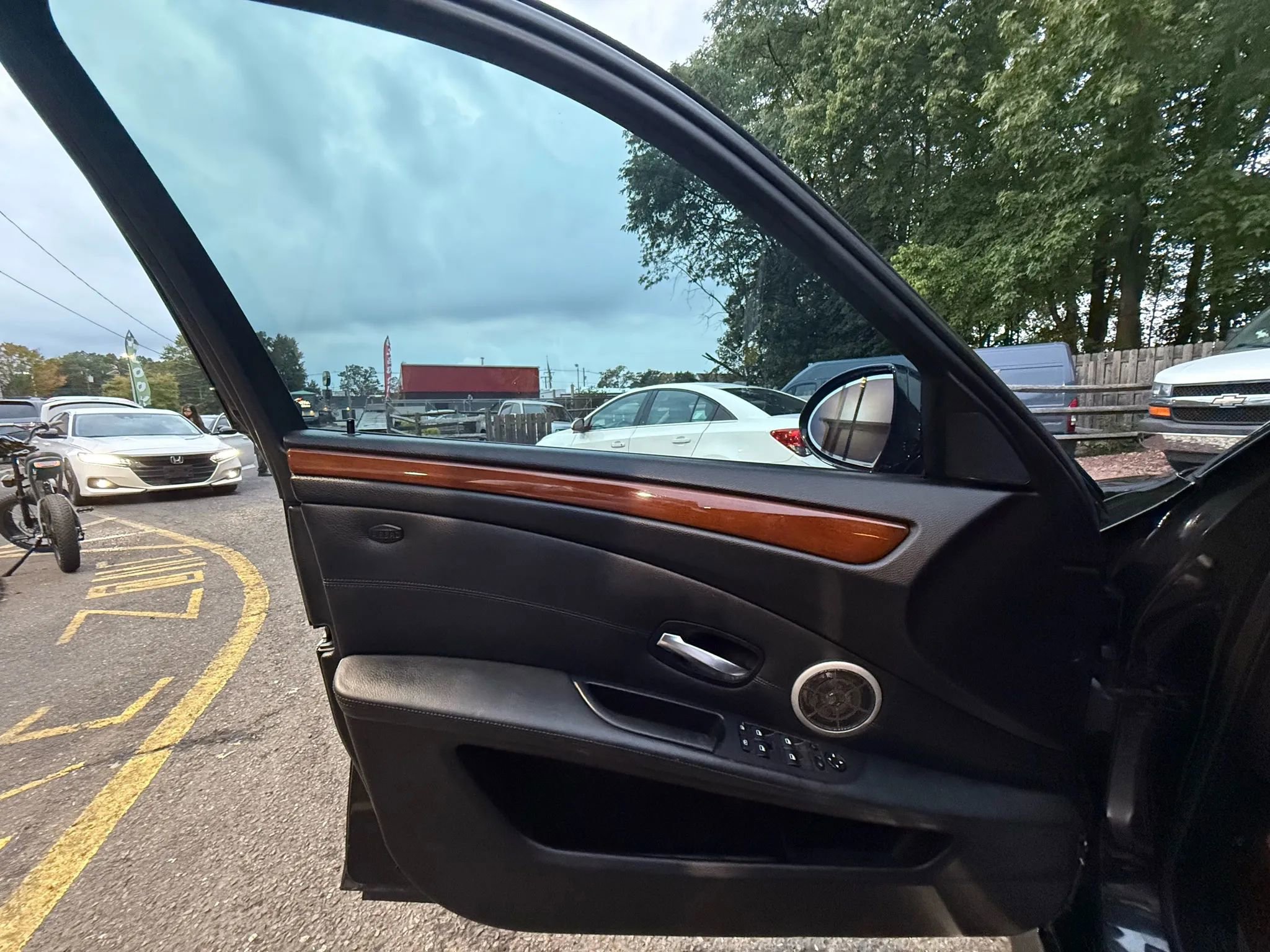 Used 2010 BMW M5 image 9