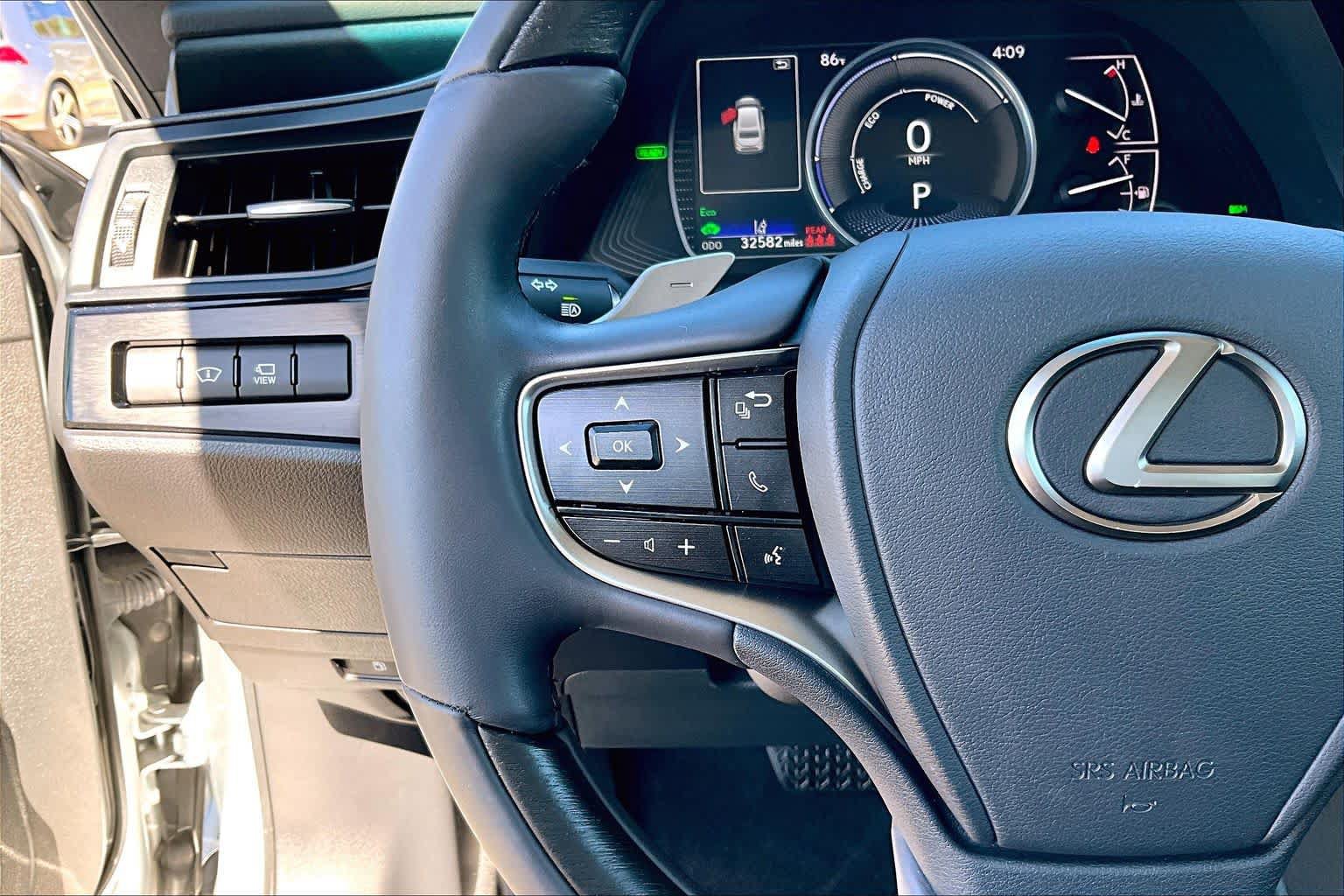 Used 2022 Lexus ES 300h w/ Accessory Package FWD image 22