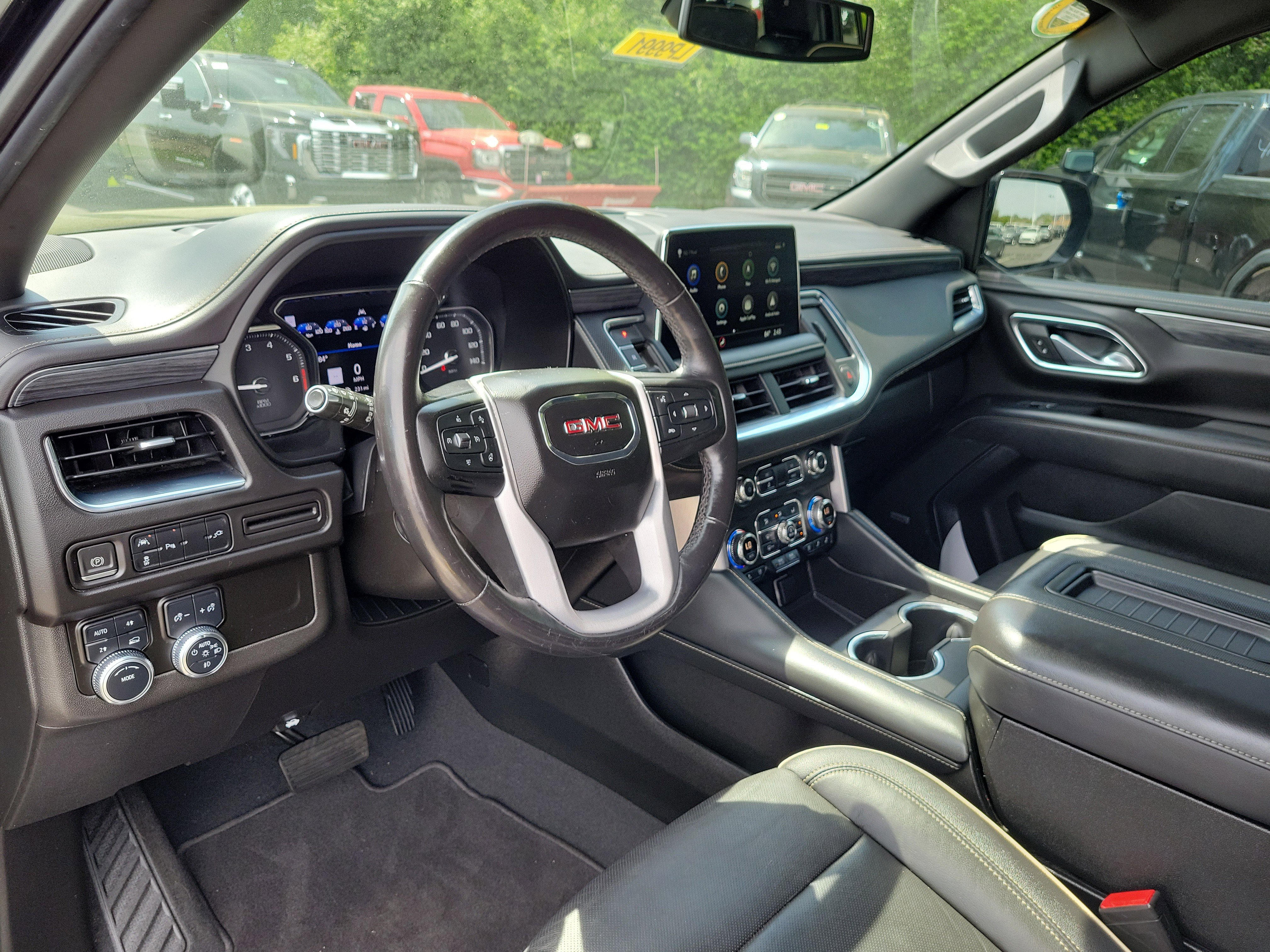 Used 2021 GMC Yukon XL SLT w/ SLT Premium Package image 18