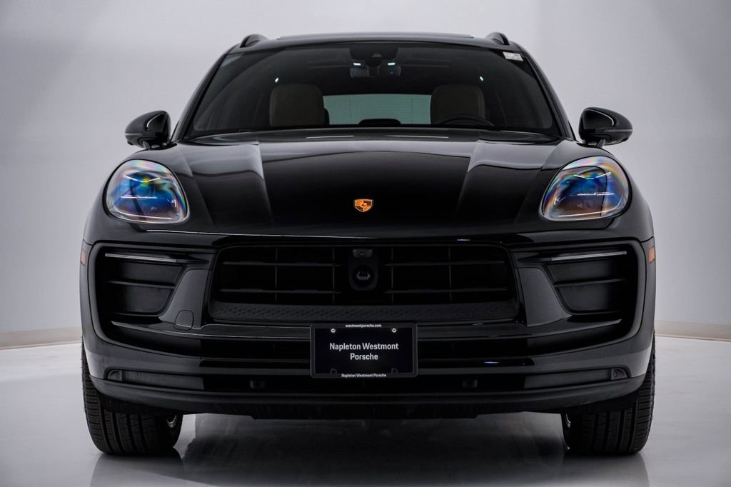 Certified 2025 Porsche Macan image 6