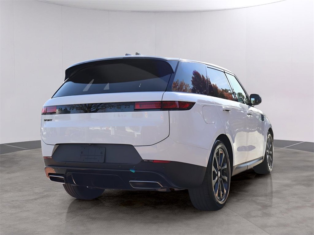 Used 2025 Land Rover Range Rover Sport SE image 5