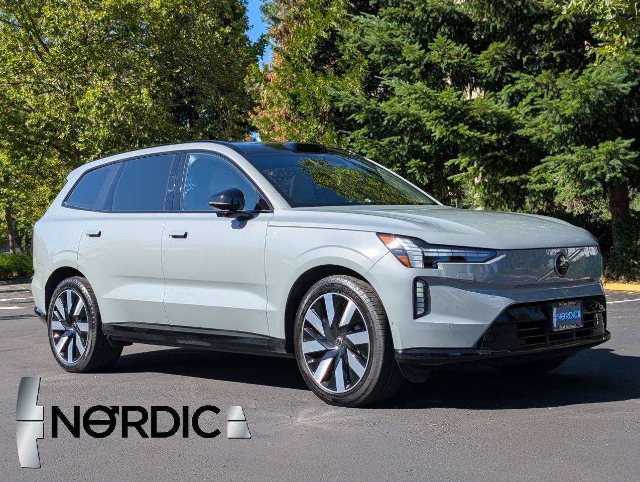 Used 2025 Volvo EX90 Ultra AWD/4WD image 1
