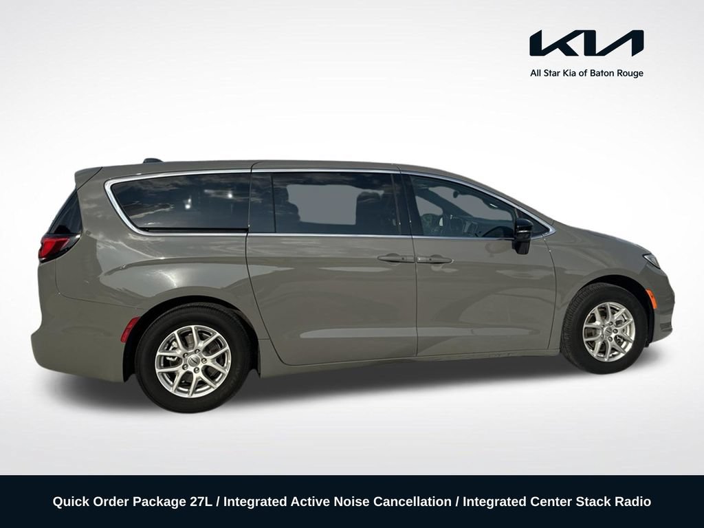 Used 2025 Chrysler Pacifica Select FWD 360° Tour