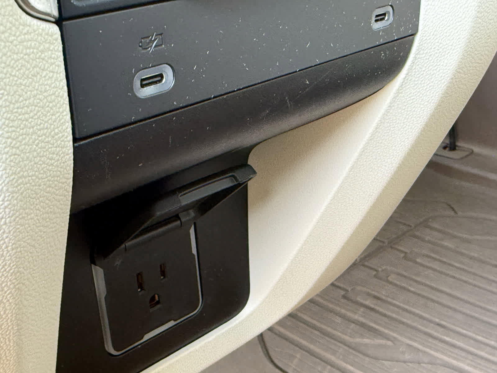 Used 2022 GMC Yukon Denali image 32
