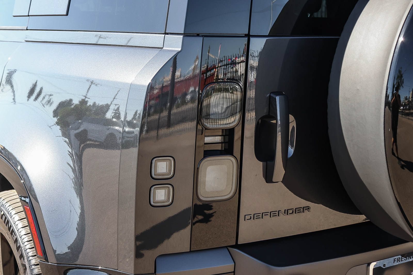 New 2026 Land Rover Defender 110 X-Dynamic SE AWD/4WD image 11