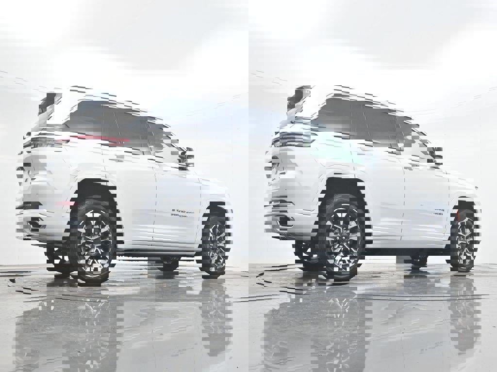 Used 2023 Jeep Grand Cherokee Overland image 30