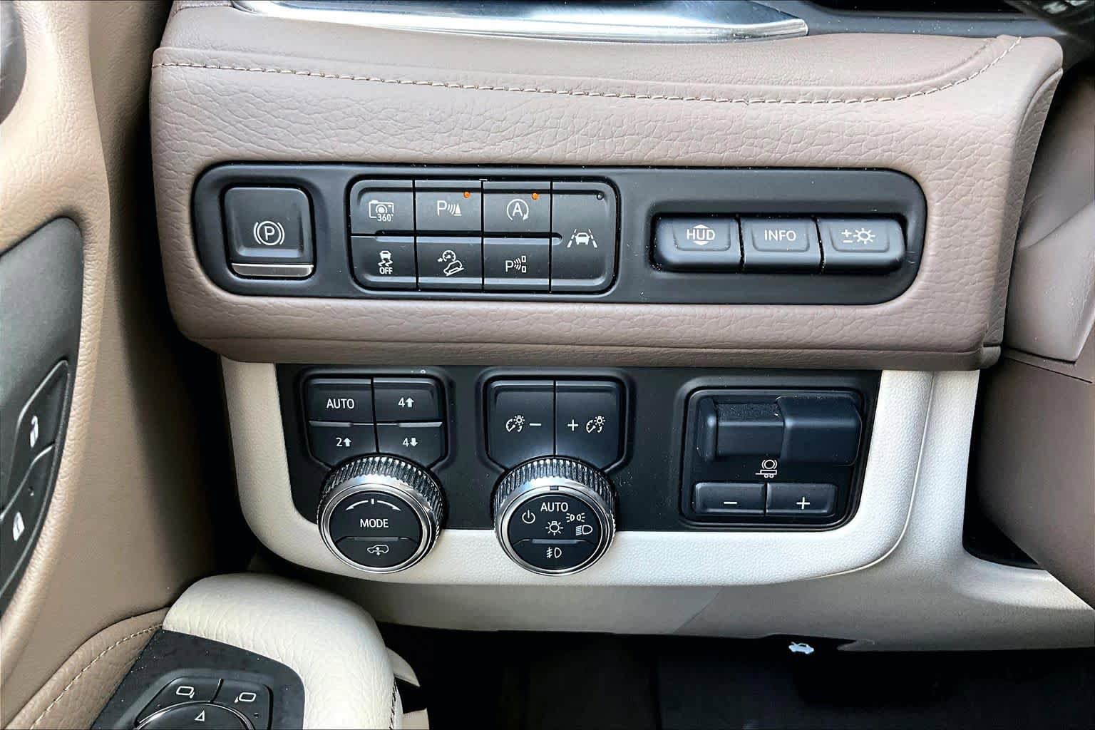 Used 2024 GMC Yukon Denali w/ Advanced Technology Package AWD/4WD image 52