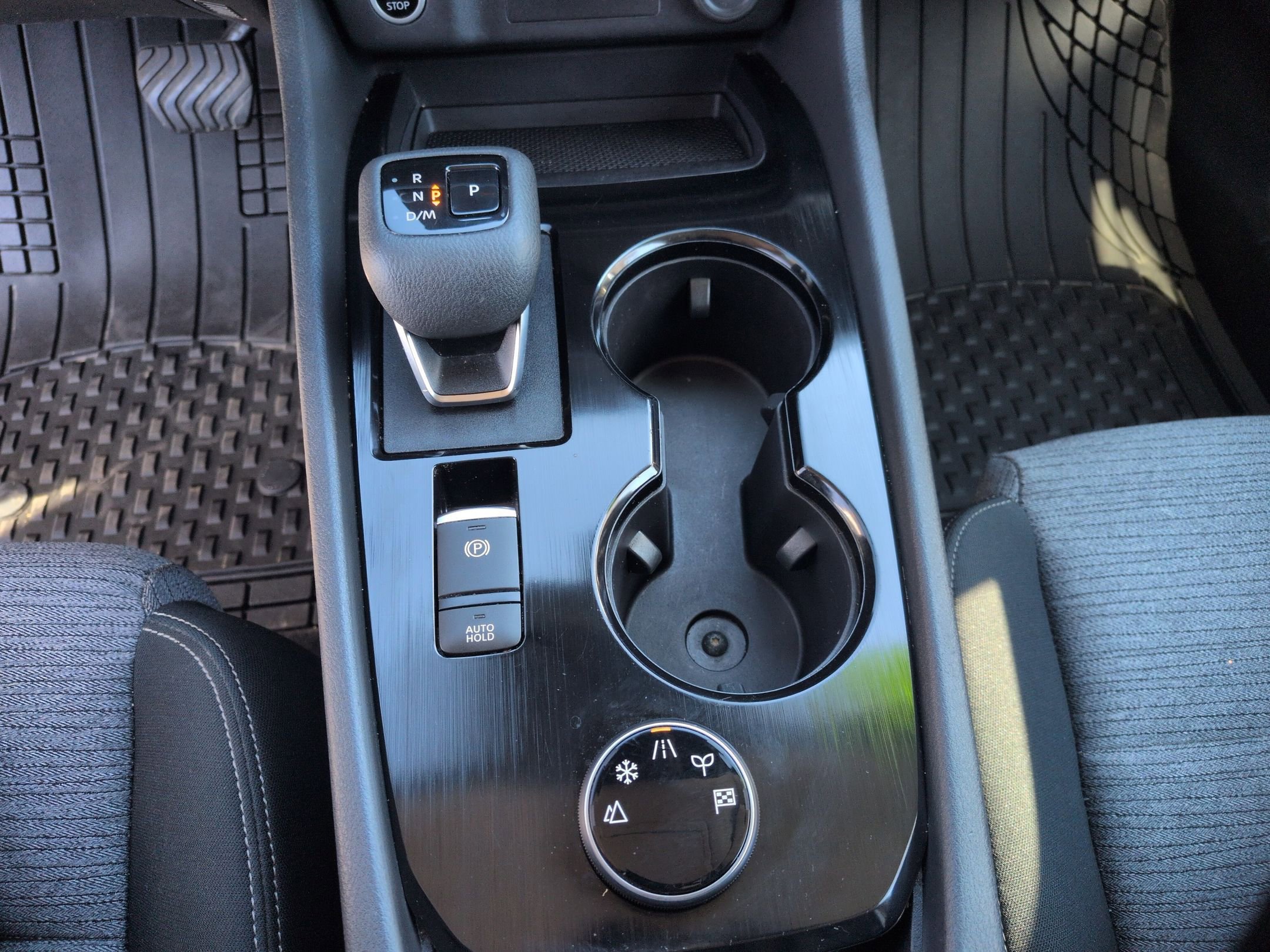 Used 2023 Nissan Rogue SV image 14