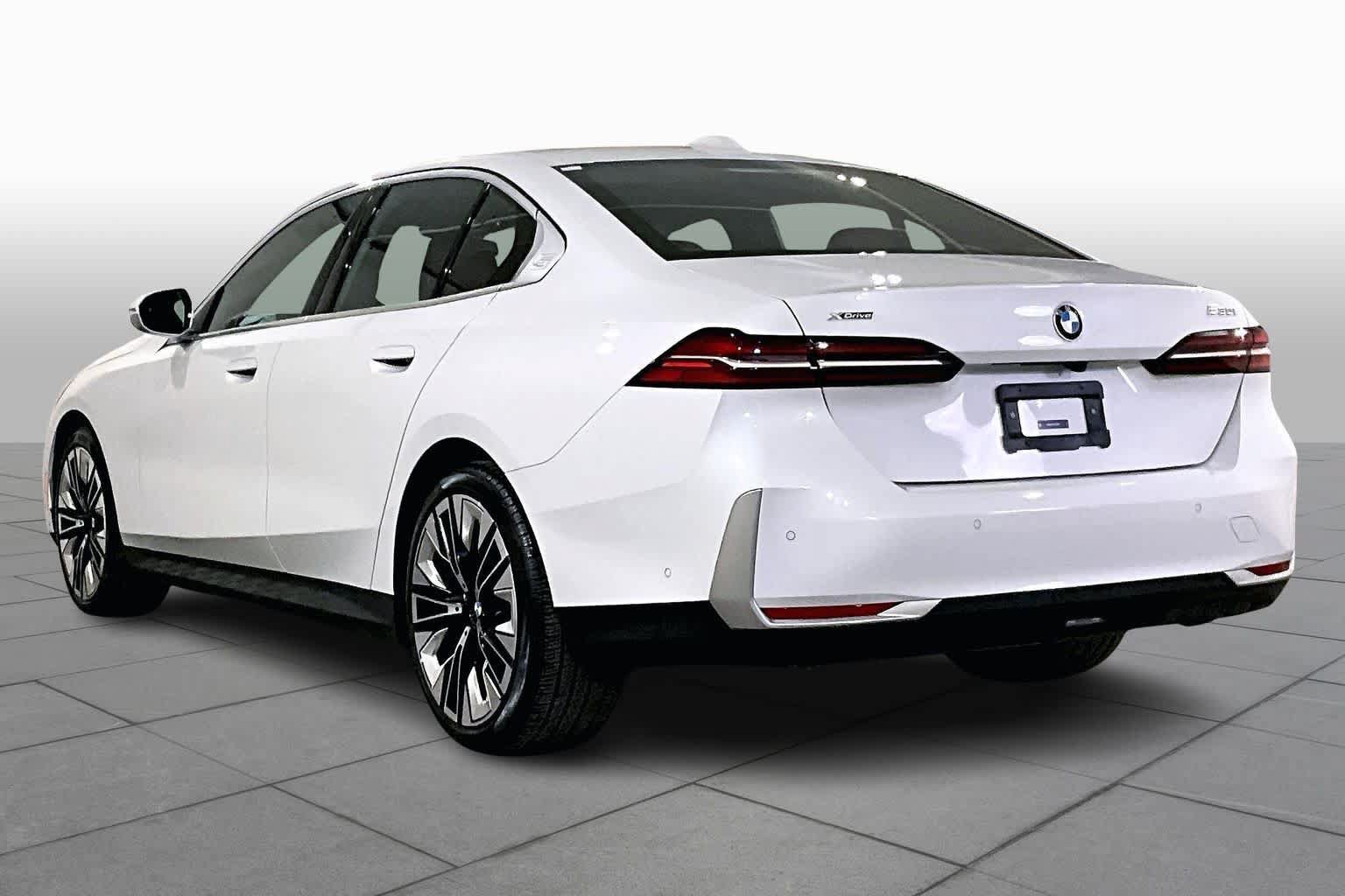 Certified 2026 BMW 530i xDrive w/ Premium Package AWD/4WD image 11