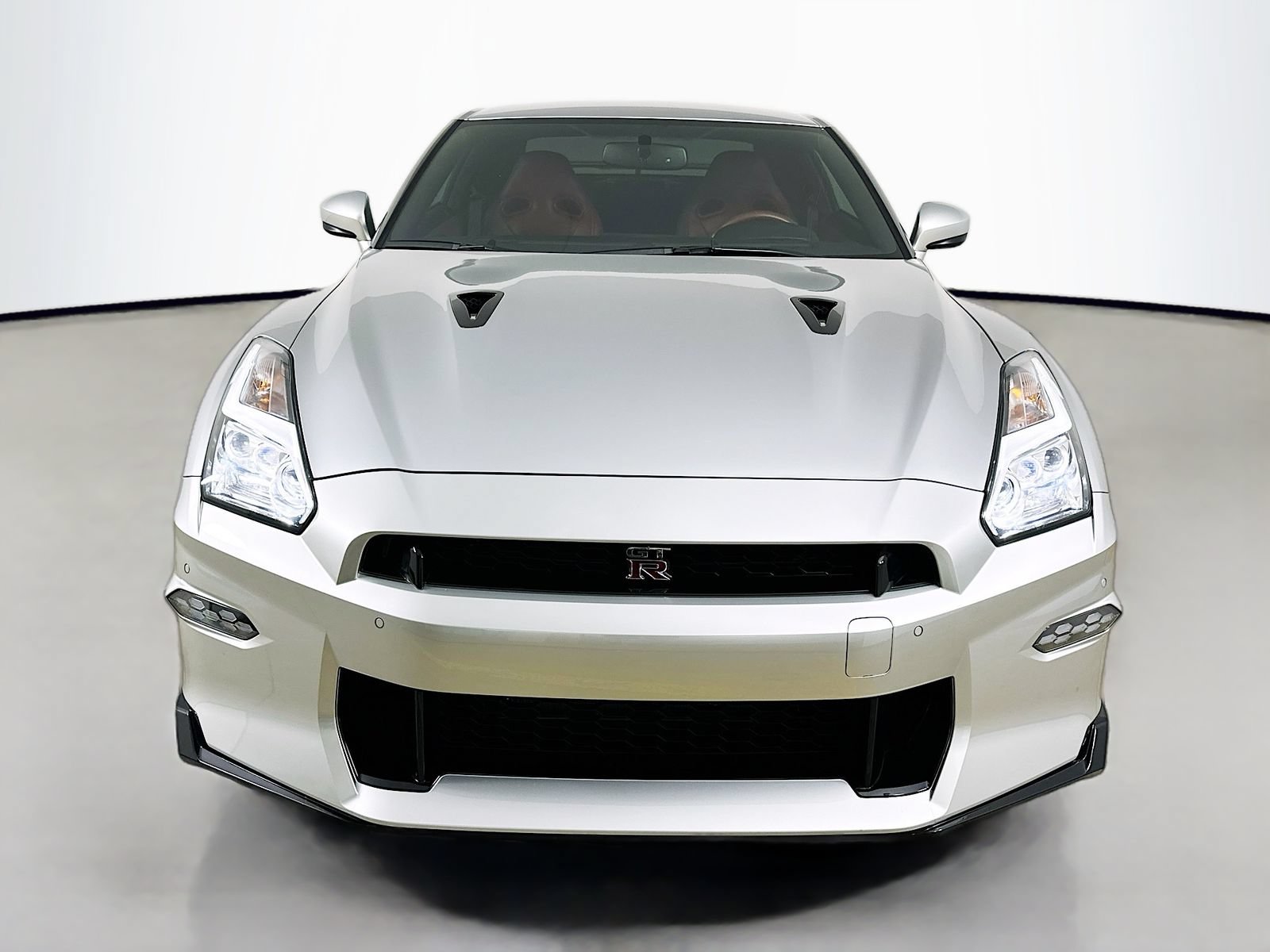 Used 2024 Nissan GT-R Premium w/ Premium Interior Package AWD/4WD image 2