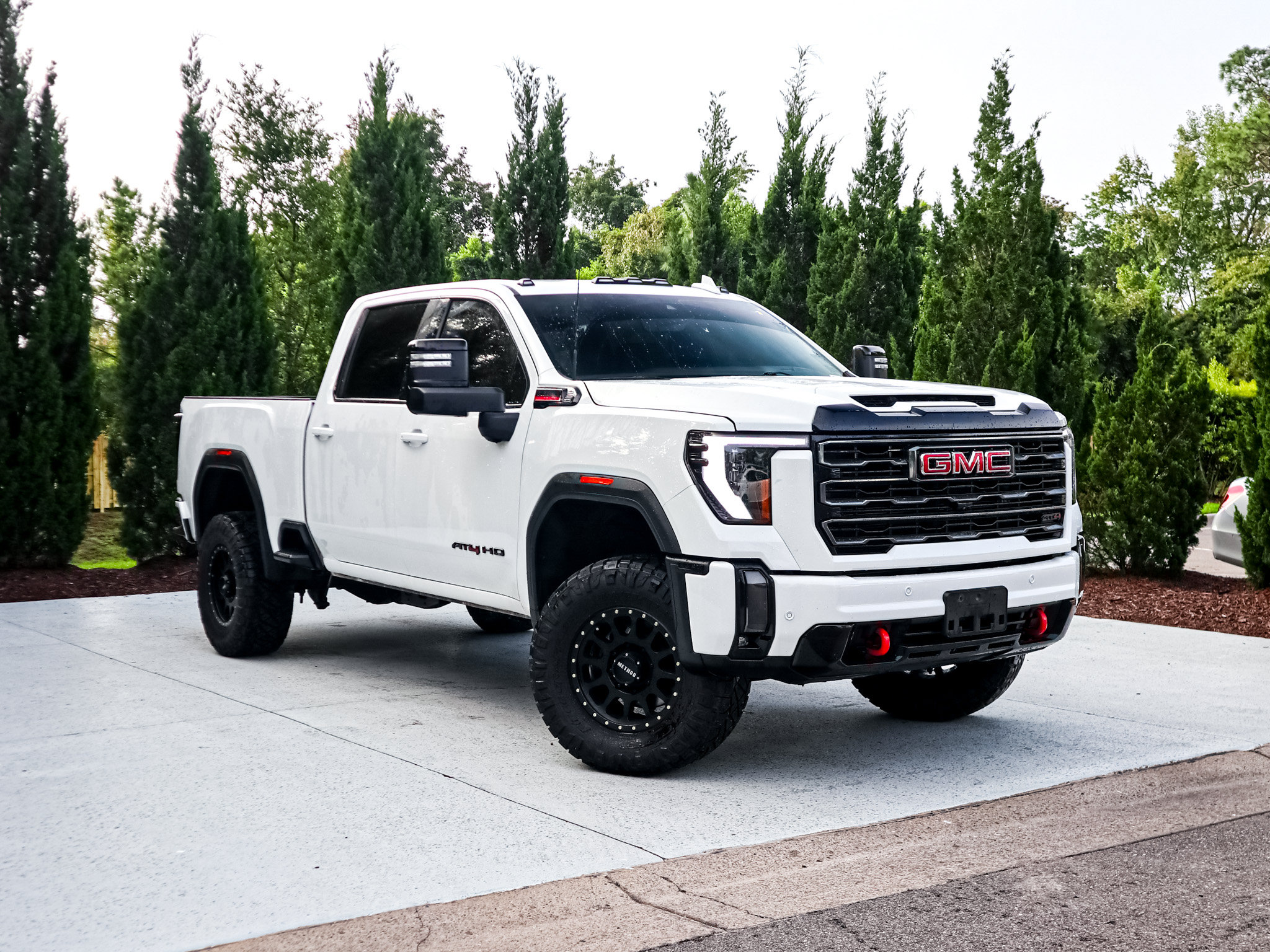 Used 2024 GMC Sierra 2500 AT4 w/ Technology Package AWD/4WD image 2