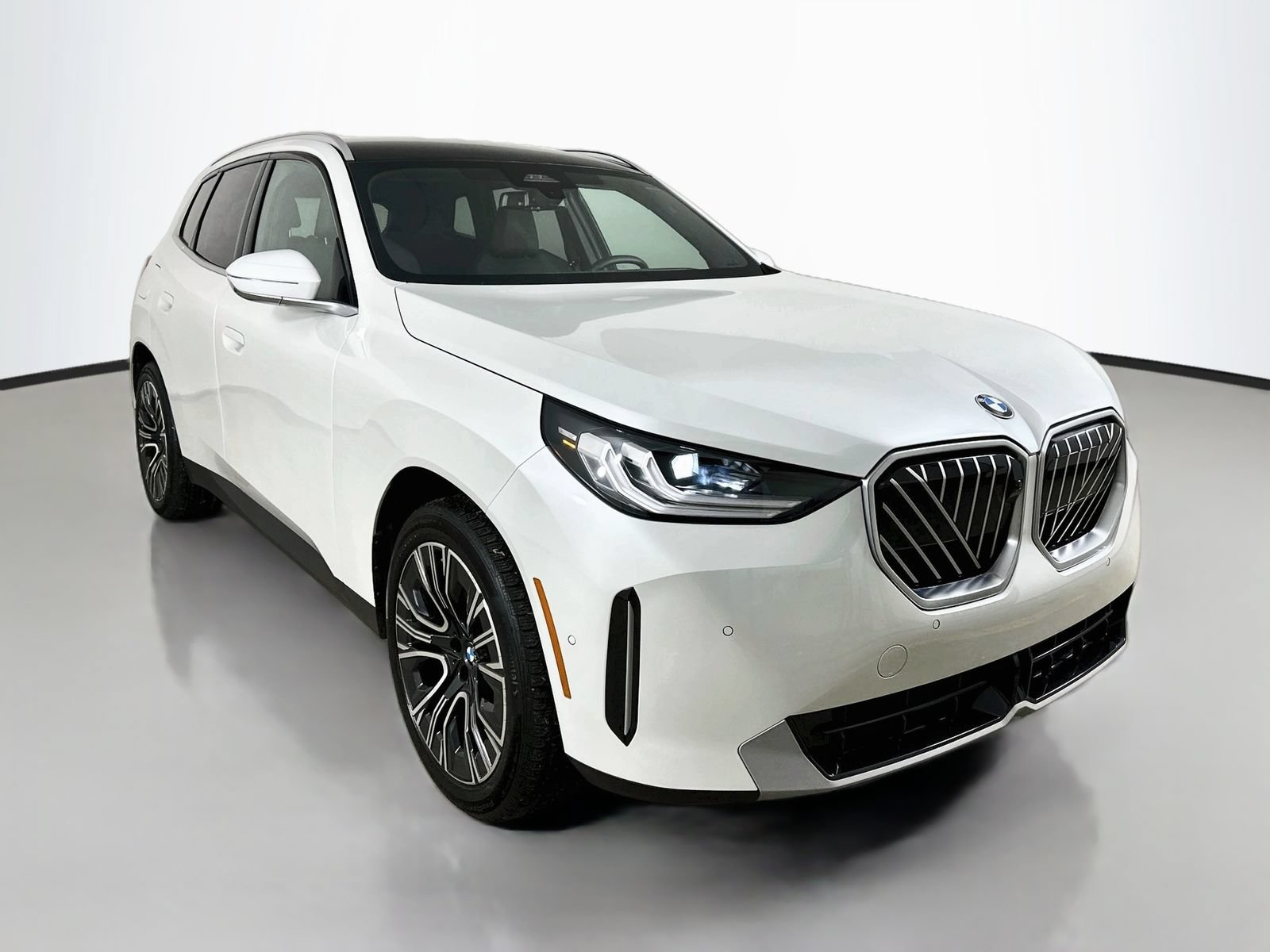 Used 2025 BMW X3 xDrive30i AWD/4WD image 3