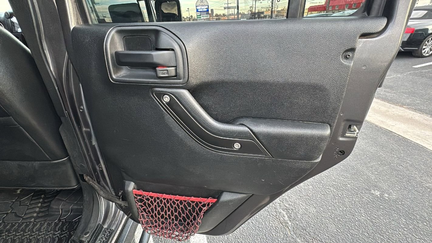 Used 2018 Jeep Wrangler Unlimited Rubicon image 17