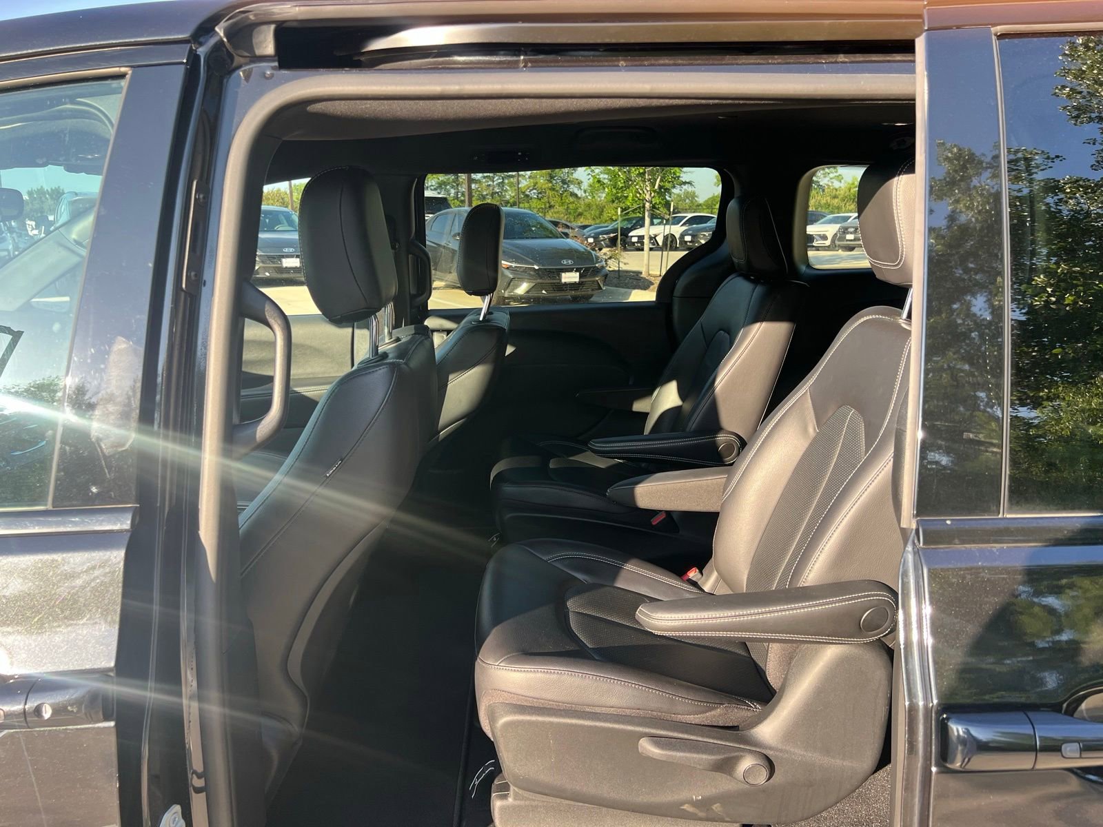 Used 2022 Chrysler Pacifica Touring-L w/ S Appearance Package FWD image 21