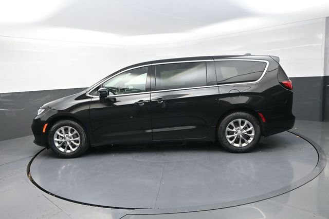 New 2026 Chrysler Pacifica Limited image 6