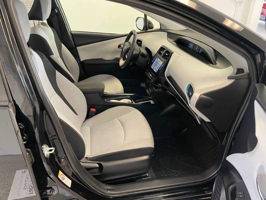Used 2016 Toyota Prius Three image 14