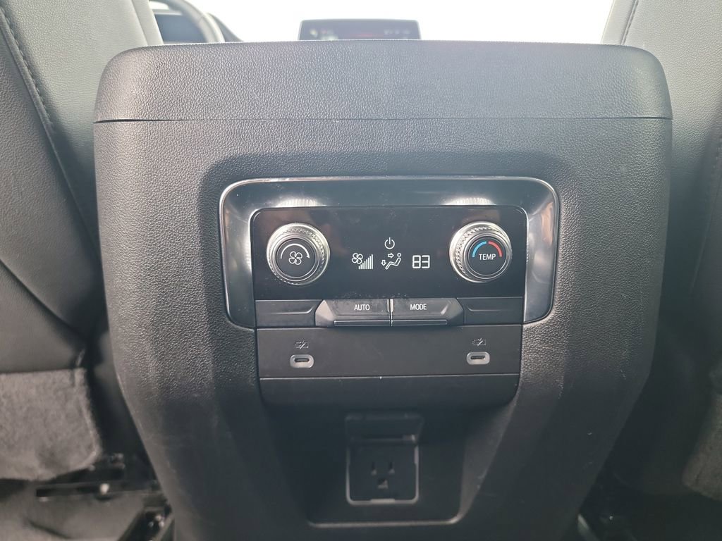 Used 2024 GMC Yukon XL SLT image 18