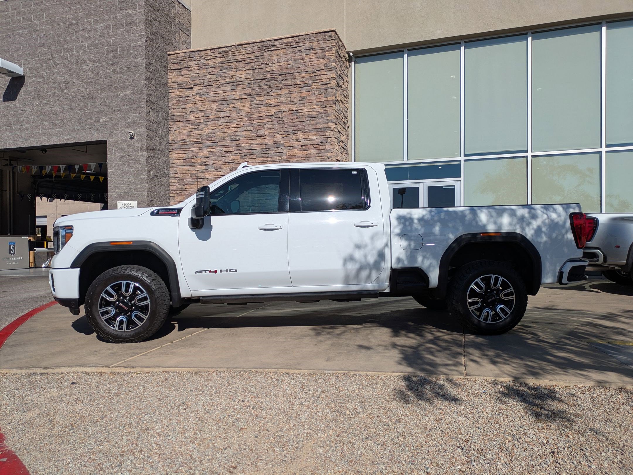 Used 2023 GMC Sierra 3500 AT4 w/ AT4 Preferred Package AWD/4WD image 2