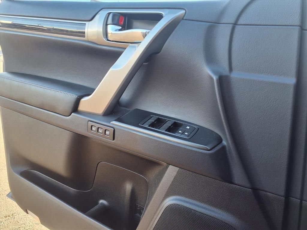 Used 2023 Lexus GX 460 Premium w/ Accessory Package image 22