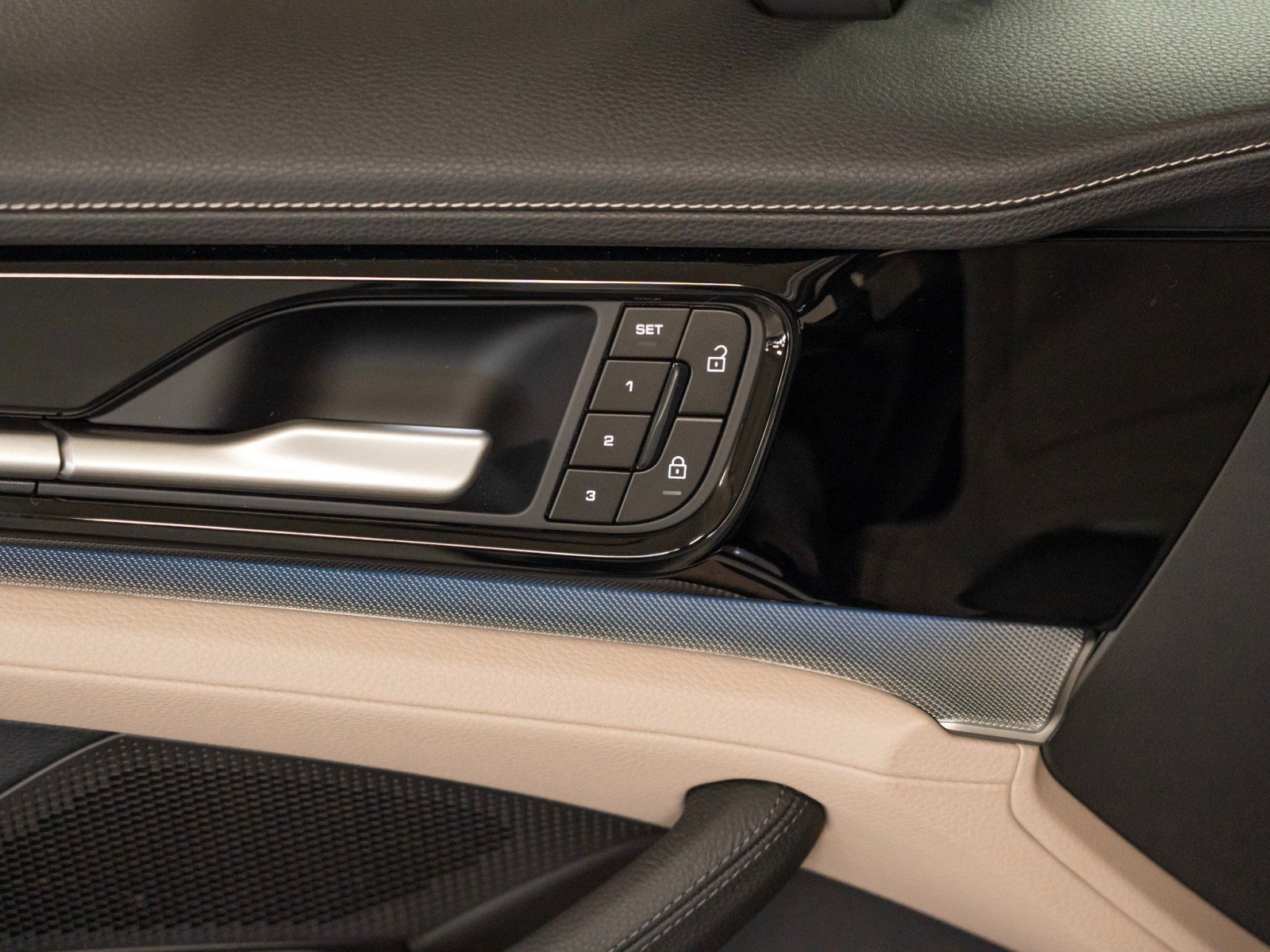New 2026 Porsche Panamera 4 AWD/4WD image 17