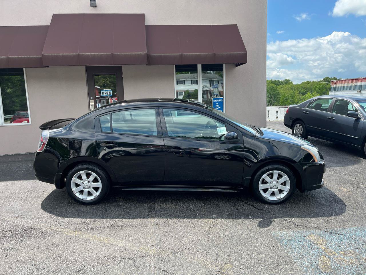 Used 2012 Nissan Sentra 2.0 SR w/ Moonroof Pkg FWD image 4